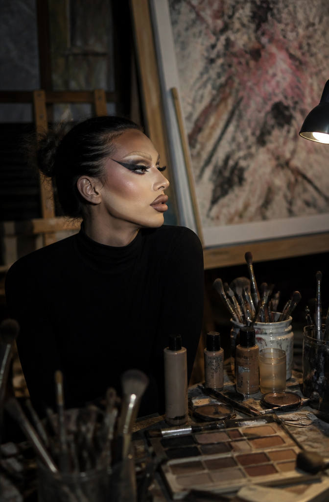 11 Makeup Girl Aesthetic Styles Set to Define 2026 9 Model with dramatic makeup and reimagined facial features in a creative studio.